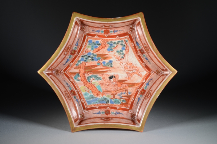 (8)宮本屋窯≪南柯之夢図六稜形鉢≫江戸時代後期(19世紀) 個人蔵