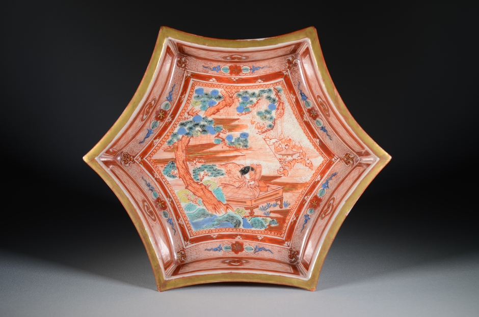 (8)宮本屋窯≪南柯之夢図六稜形鉢≫江戸時代後期(19世紀) 個人蔵