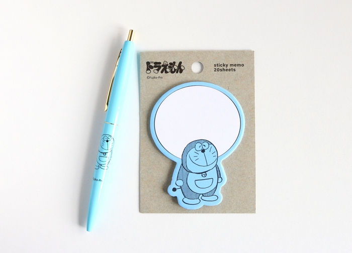 ボールペンとスティッキーメモ1