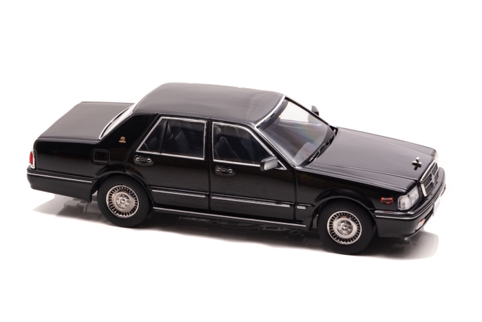 右：1/43 日産 グロリア Brougham VIP (PAY31) 1998 Black