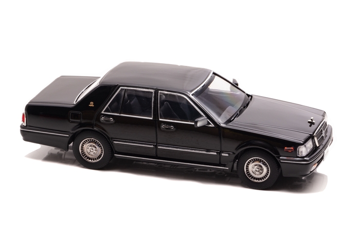 右:1/43 日産 グロリア Brougham VIP (PAY31) 1998 Black