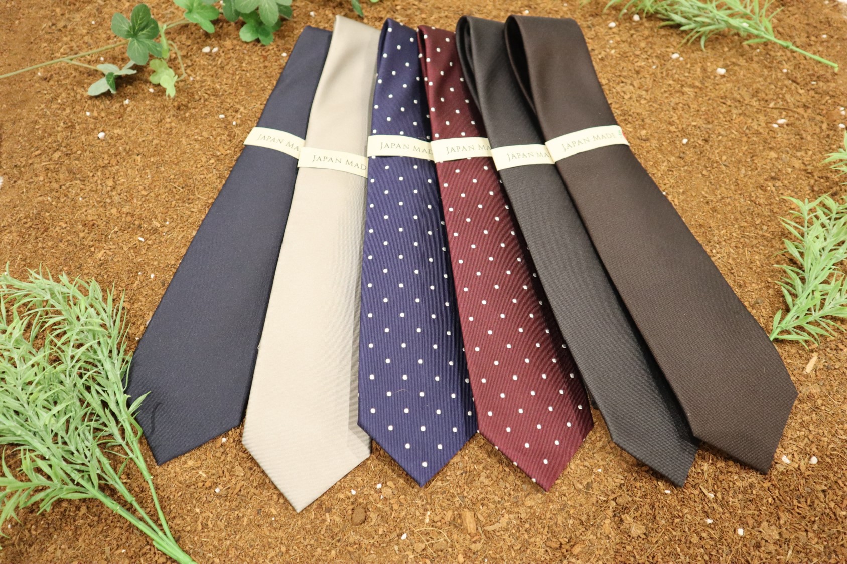 丹後地域の上質なシルクと技術を取り入れたネクタイを発売 The Suit Companyのプレスリリース