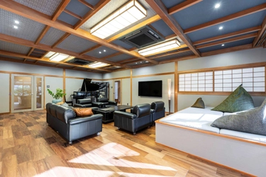 【大阪 伏尾温泉 不死王閣】最大15名で400平米を独占　 バレルサウナとBBQテラスを備えた「一棟貸切別邸」が誕生