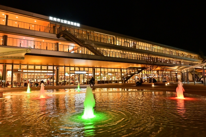 JR徳山駅隣接の周南市立徳山駅前図書館