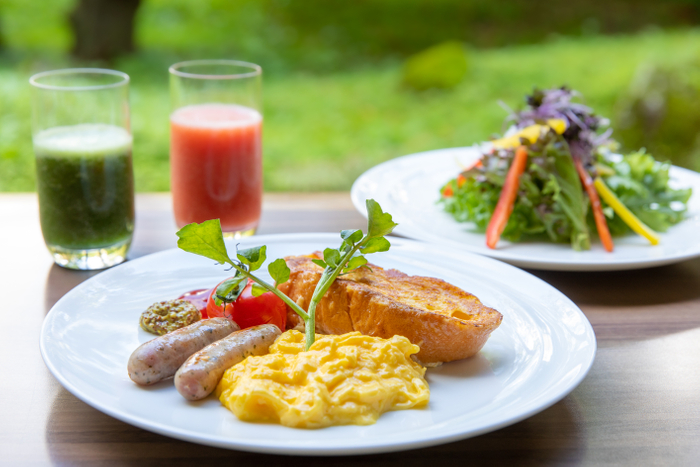 新鮮な宮城・山形の旬野菜たっぷりの朝食で穏やかな朝を。