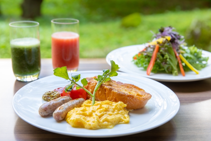 新鮮な宮城・山形の旬野菜たっぷりの朝食で穏やかな朝を。