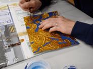 昨年のワークショップの様子 （「着色」の工程）