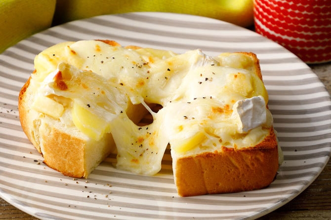 とろ~りチーズとガーリックポテトのトースト