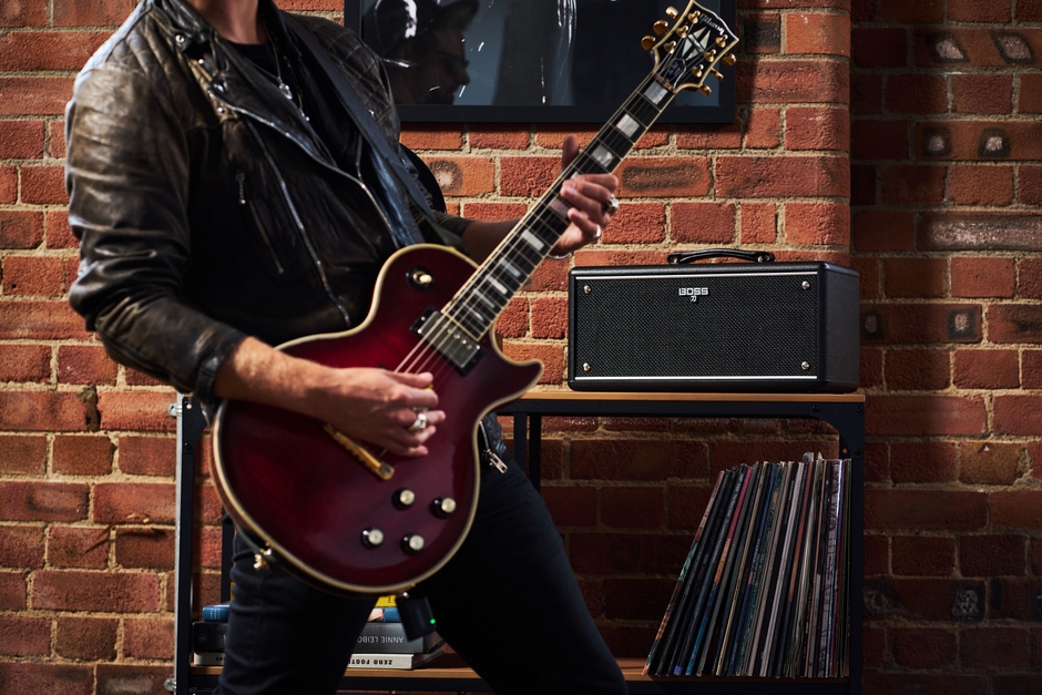 『KATANA-AIR EX』イメージ　ギターとワイヤレス接続