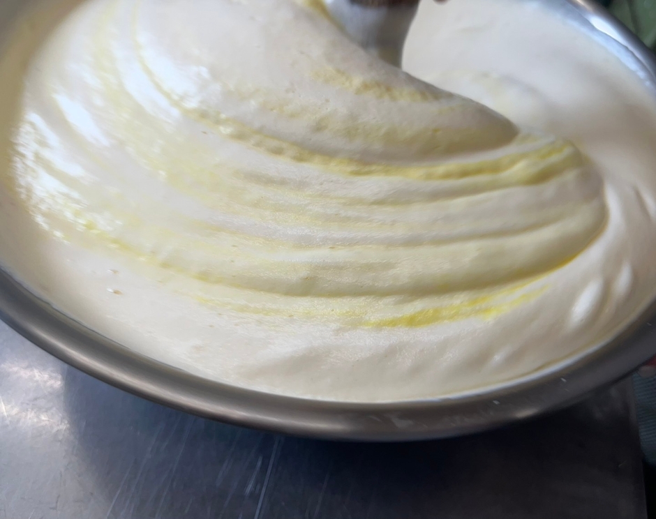 みずみずしい天然レモン果汁ソース使用