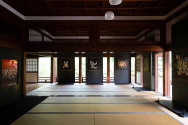 京都最古の禅寺として知られる建仁寺の塔頭、両足院にて 現代アーティスト山田 晋也の展覧会 「胎内衆会 ーぼくらは何処にかえるのだろう」を9月19日より開催
