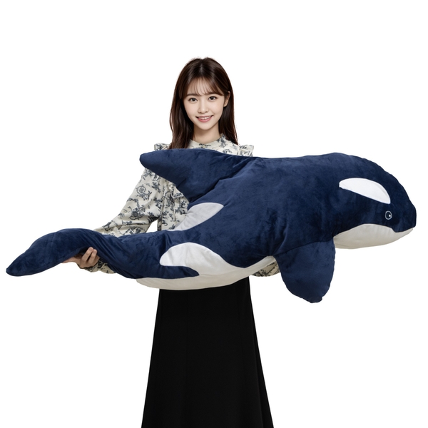 抱き心地抜群「GIGAシャチ」は全長140センチ