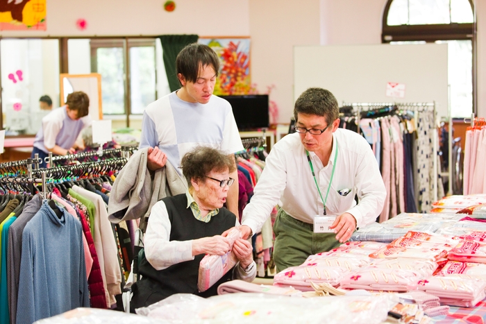 販売スタッフが丁寧に説明