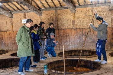 創業128年目の天然木桶醤油蔵が工場見学を開始！ 福岡県SDGs認定の糸島 北伊醤油で利き醤油体験！