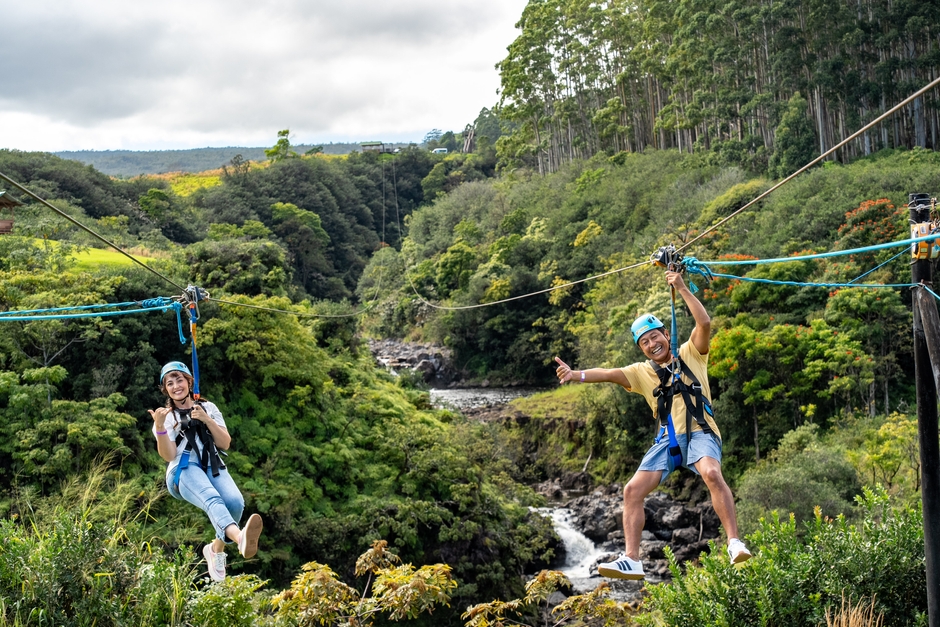 (左から)サーシャ、内野亮