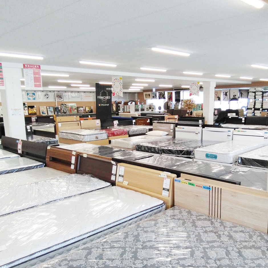 横になってお試しいただけるベッド売場