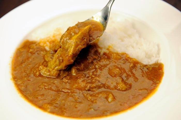 「国産黒毛和牛の牛すじグツグツ煮込みカレー」