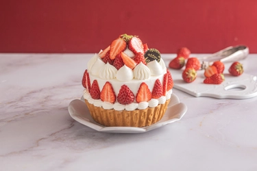 【ラ・メゾン】こどもの日のお祝いを彩る、贅沢な「タルト×ショートケーキ」。紅ほっぺをたっぷり飾った限定タルトが5/1より登場