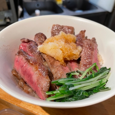 ステーキ鯛めし丼