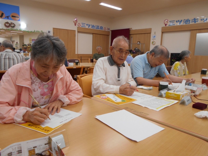 川柳作成の様子