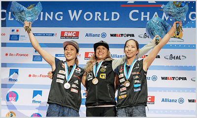 女子ボルダリング世界選手権 左から野中生萌選手、ペトラ・クリングラー選手、野口啓代選手(C)JMA