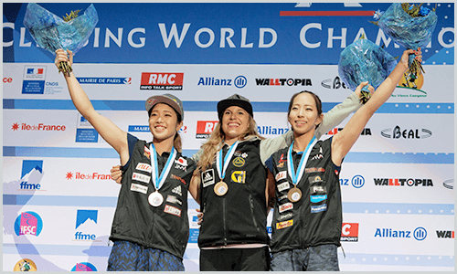 女子ボルダリング世界選手権 左から野中生萌選手、ペトラ・クリングラー選手、野口啓代選手(C)JMA