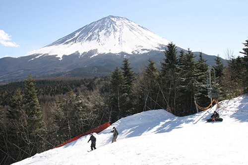 富士山の麓のスキー場。ふじてんスノーリゾート