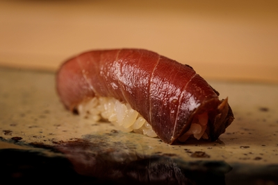屋形船「鮨 おりがみ」天然生本まぐろ赤身漬け