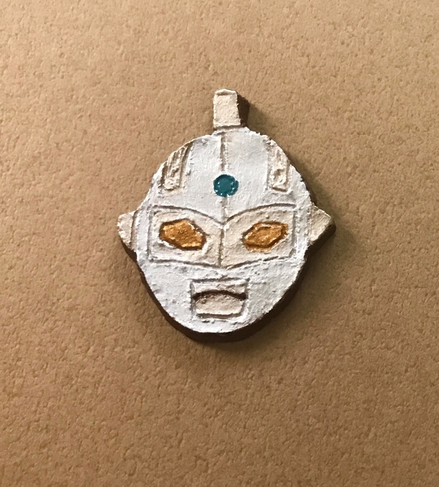 ウルトラセブン陶土ブローチ/ひなたかほり