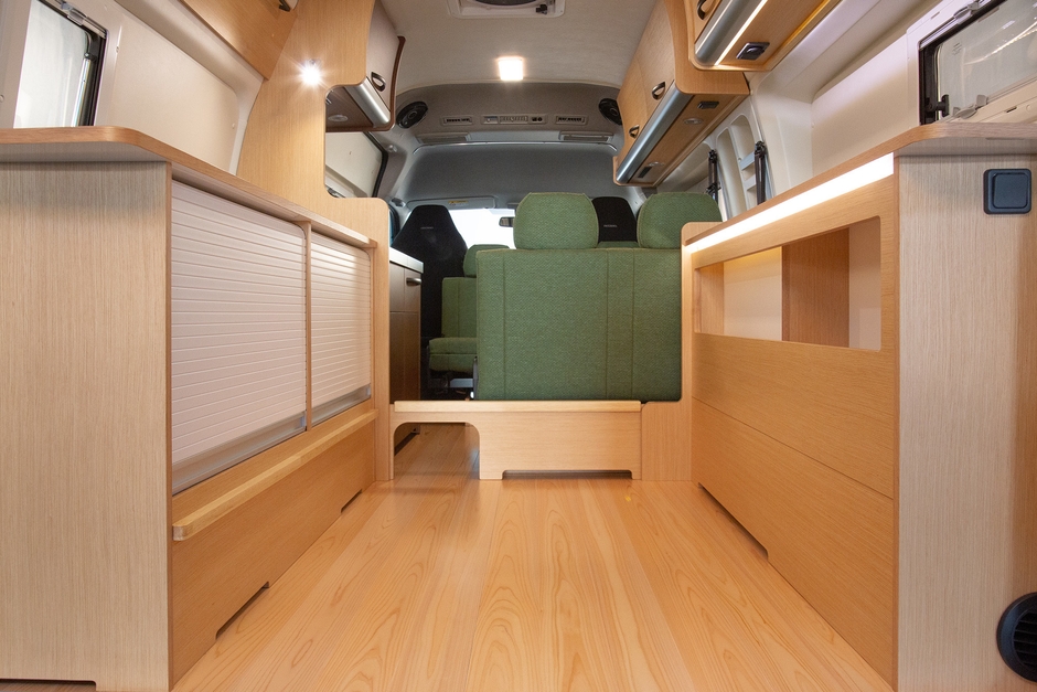 リヤベッド下は広々とした収納スペース