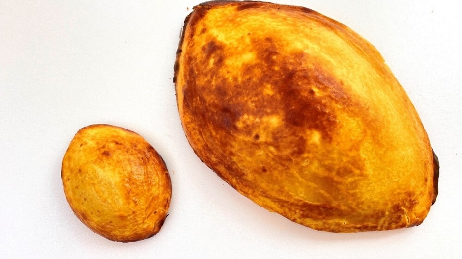 (左)三島甘藷のおっきなすいーとぽてと (右)三島甘藷の超おっきなすいーとぽてと