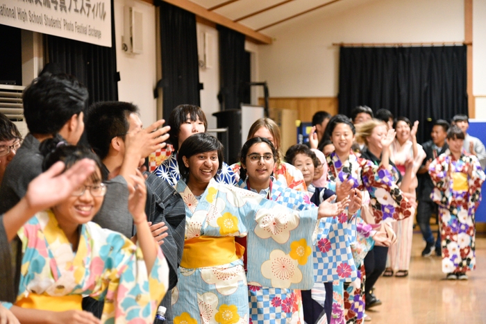 東川町が取り組む、高校生国際交流写真フェスティバルの様子。