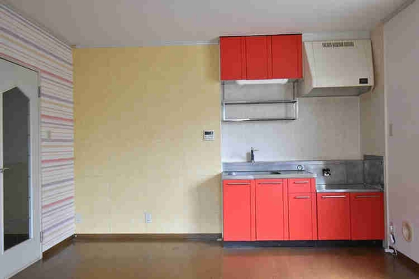 リノベーション前のLDK。よくありがちな賃貸の部屋