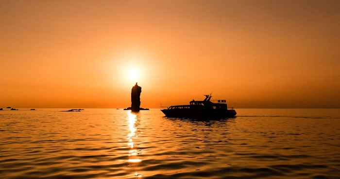 自然が作り出した神秘の光景「ローソク島」