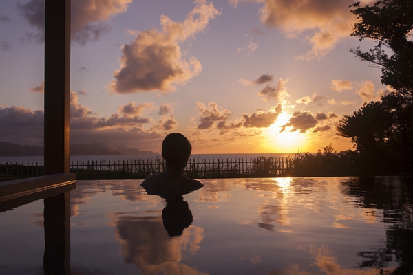 海と空、そして湯が一体となるインフィニティ露天風呂　※男女入替制