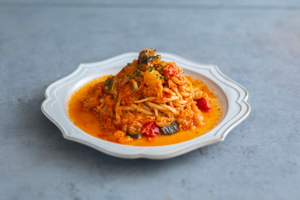 ツナと南欧野菜のトマトソースパスタ