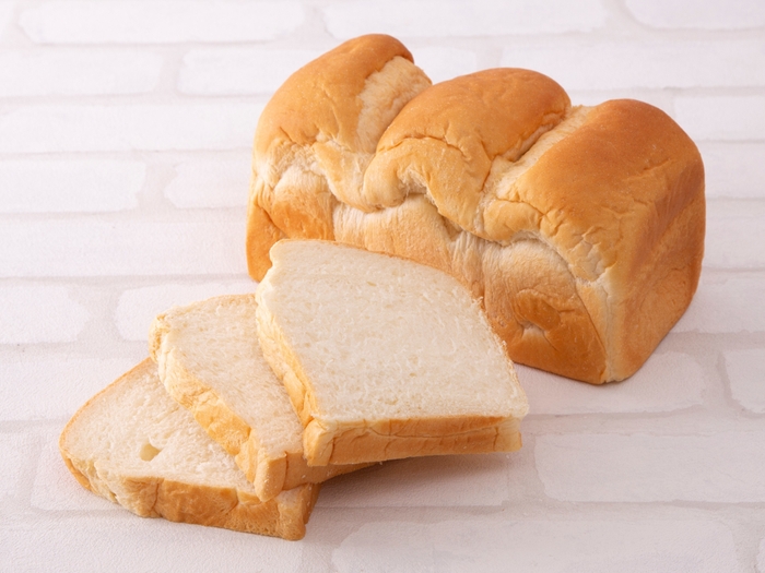 トースト食パン 740円(税込)/1.5斤 490円(税込)/ミニサイズ