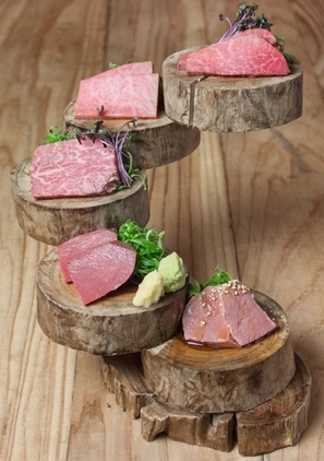 焼肉寿司/牛肉刺し5種盛り2人前1,780円