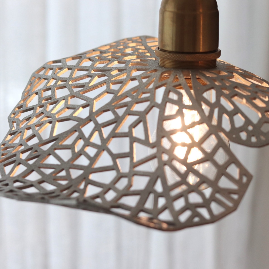 錫のペンダントライト　葉3