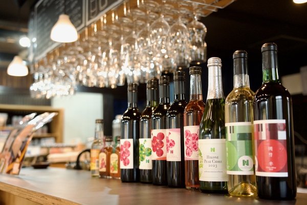 初心者でも楽しめる、フレッシュなワインやシードル、お酒を飲めない方には酵素シロップも取り揃えている