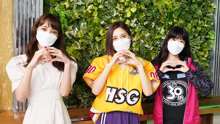 (左から)飯窪春菜、小島みゆ、Tema