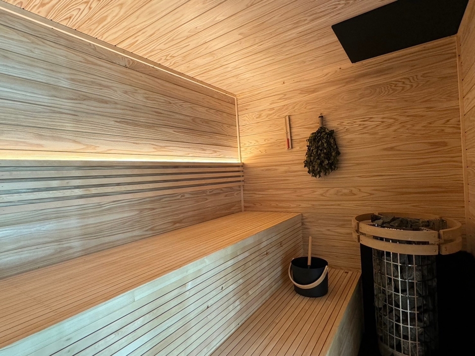 千葉県勝浦市に新たな隠れ家リゾートが誕生！竹林の絶景とサウナが