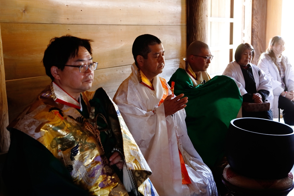 超宗派による読経会開始前。