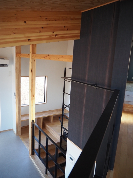 リビングから中2階を見る