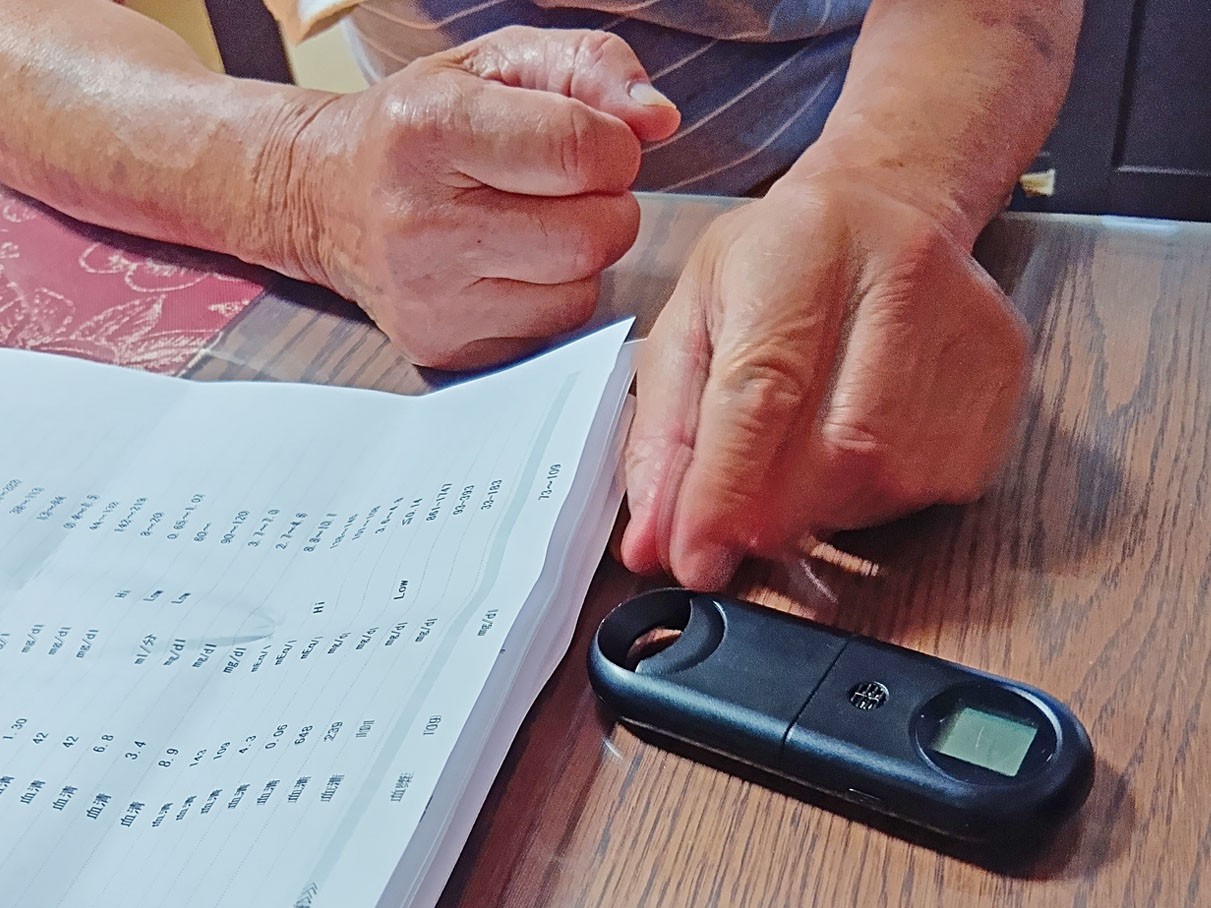 「飲んだら車が動かない」それでも79歳父がアルコール・インターロックを手放さない理由。