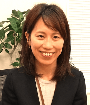 シニアマネージャー 村上令佳