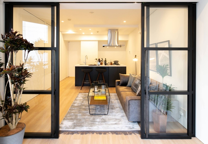 CASE OO4 三軒茶屋