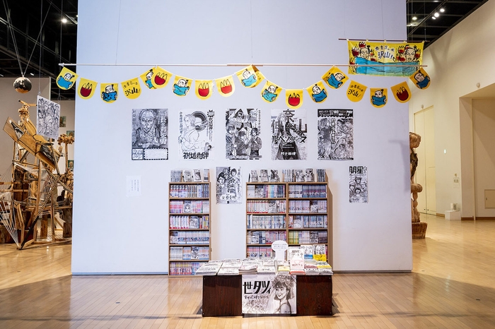 伊藤千史『書店レジ前の平台』