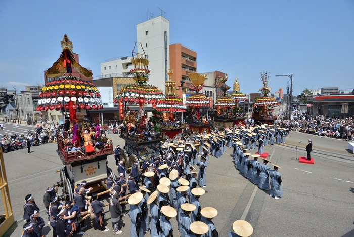 高岡御車山祭