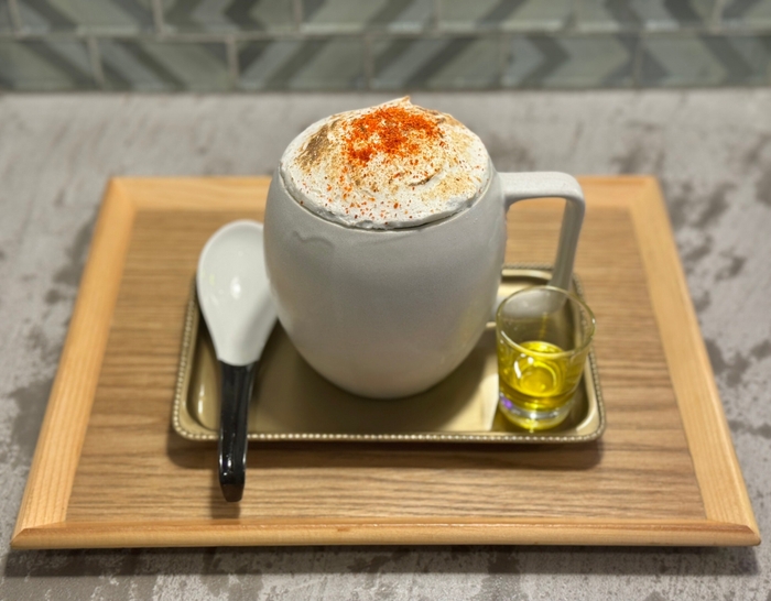 カプチーノラーメン トリュフ&ポルチーニクリームスープ(正面イメージ)